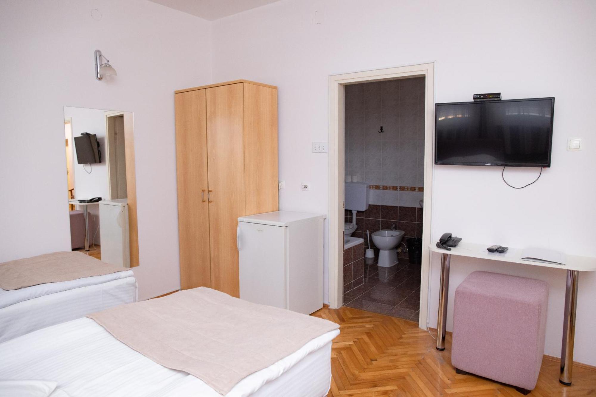 Motel New Sanatron Bosanski Novi Ngoại thất bức ảnh