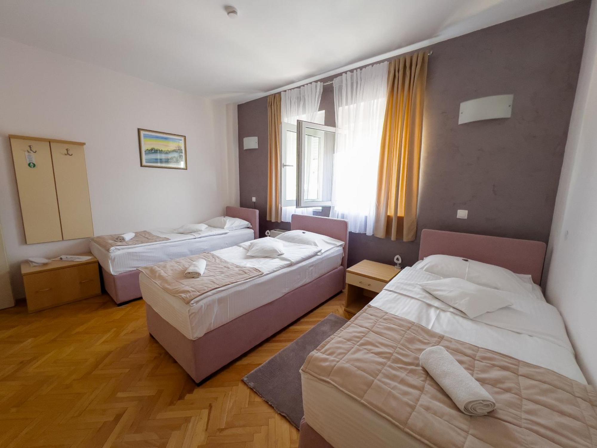 Motel New Sanatron Bosanski Novi Ngoại thất bức ảnh