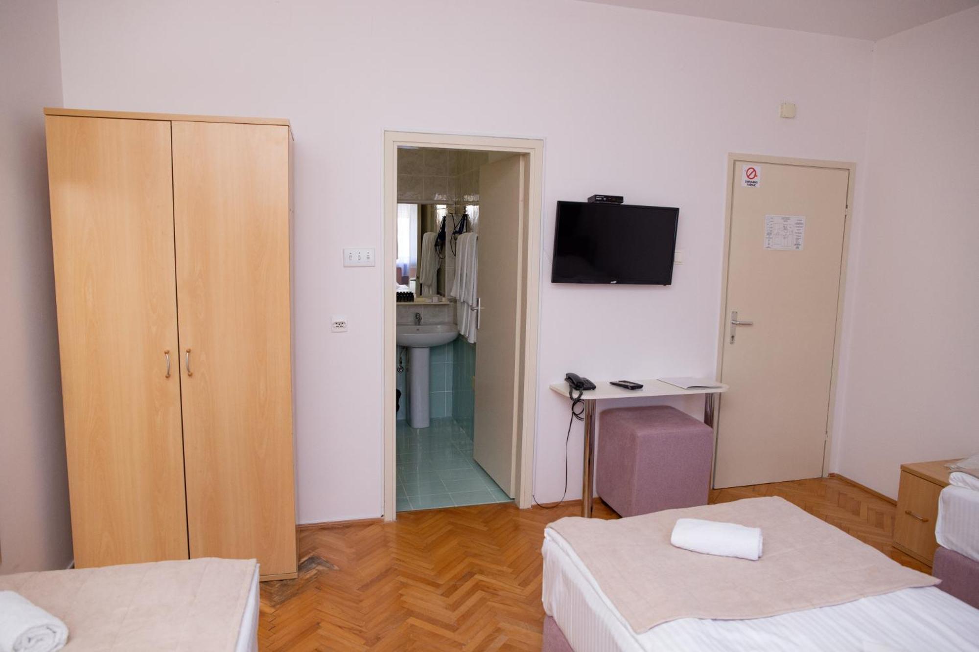 Motel New Sanatron Bosanski Novi Ngoại thất bức ảnh