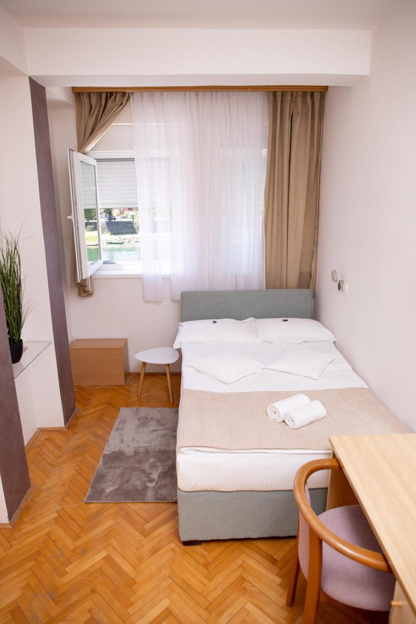 Motel New Sanatron Bosanski Novi Ngoại thất bức ảnh