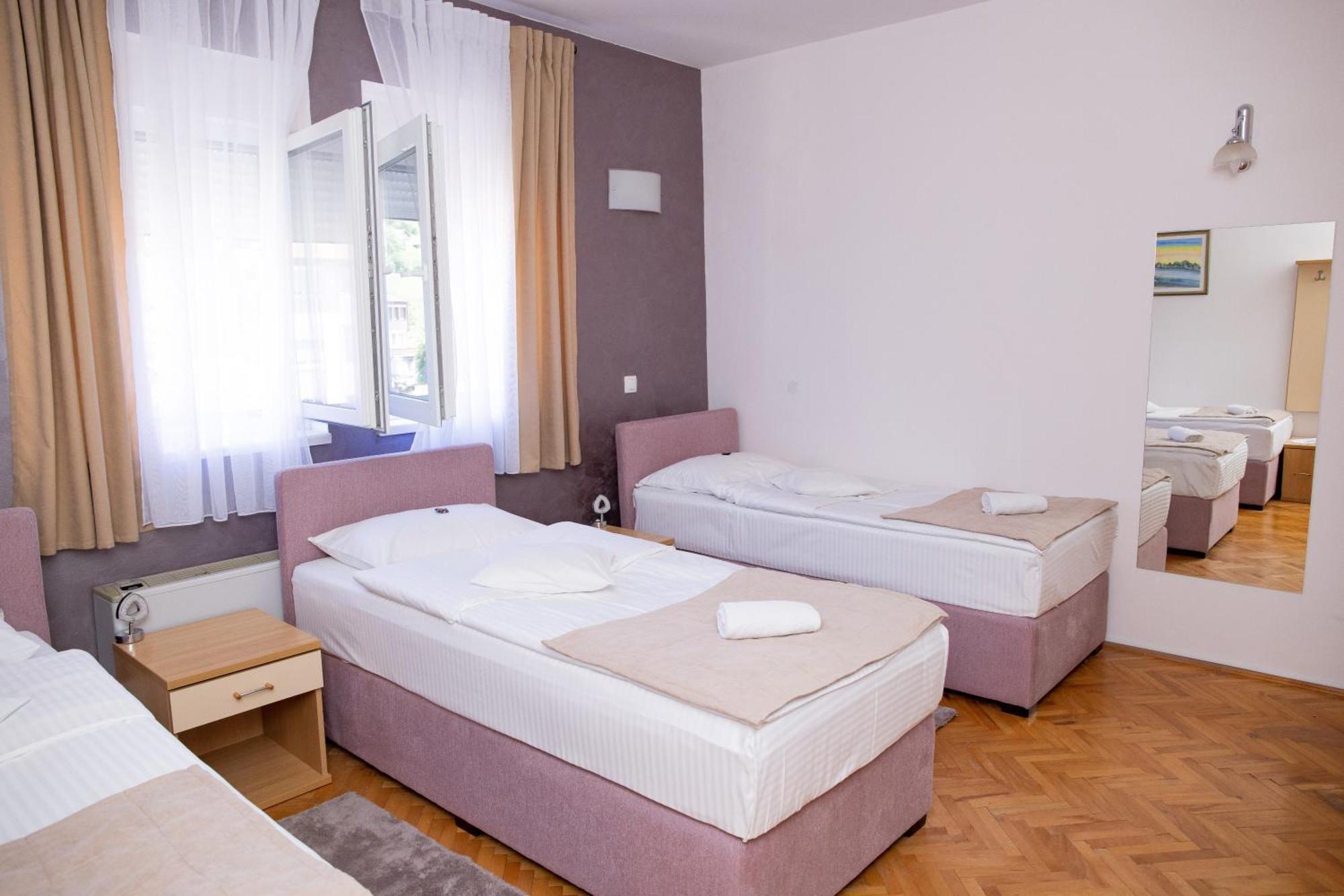 Motel New Sanatron Bosanski Novi Ngoại thất bức ảnh