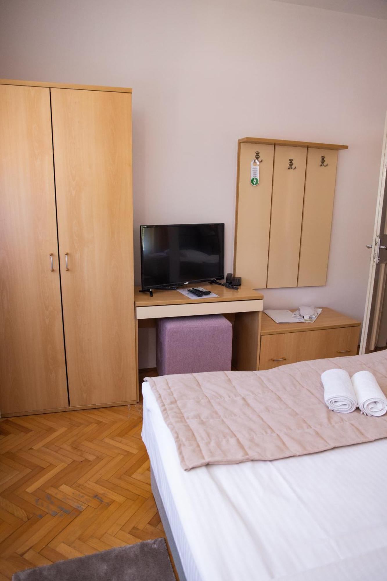 Motel New Sanatron Bosanski Novi Ngoại thất bức ảnh