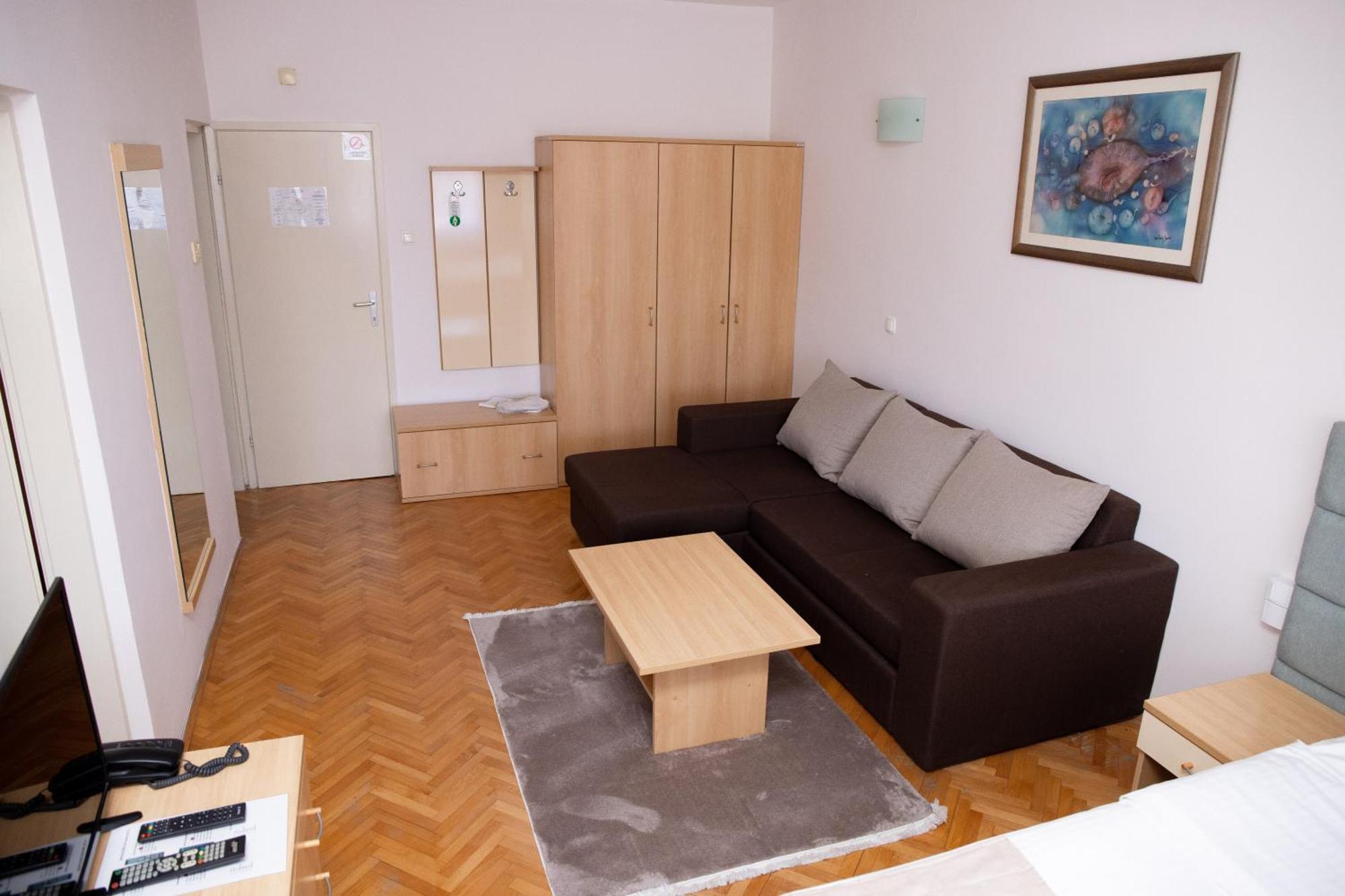 Motel New Sanatron Bosanski Novi Ngoại thất bức ảnh