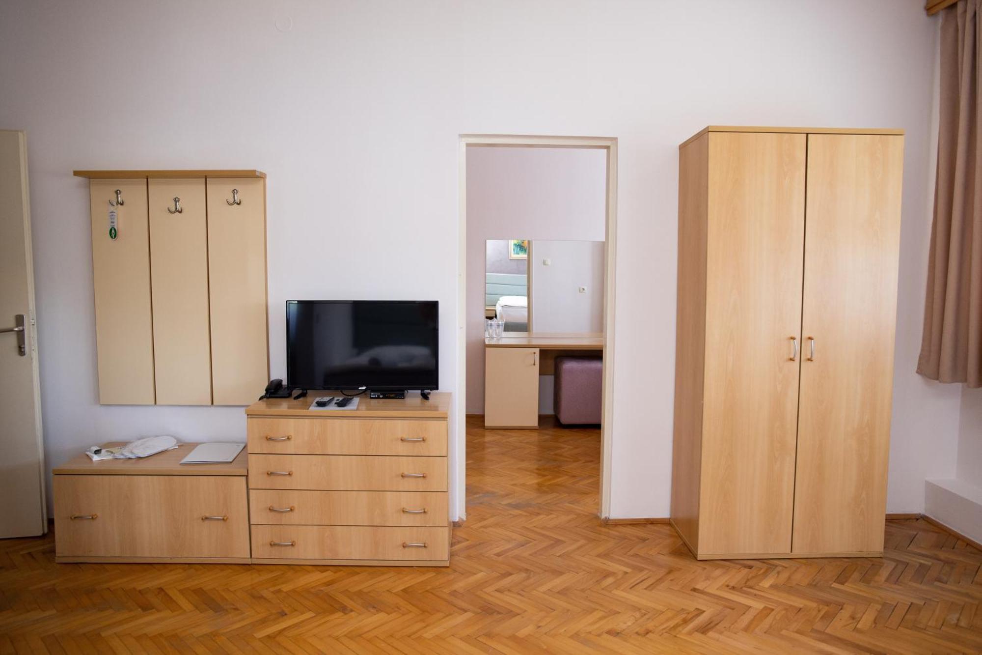 Motel New Sanatron Bosanski Novi Ngoại thất bức ảnh