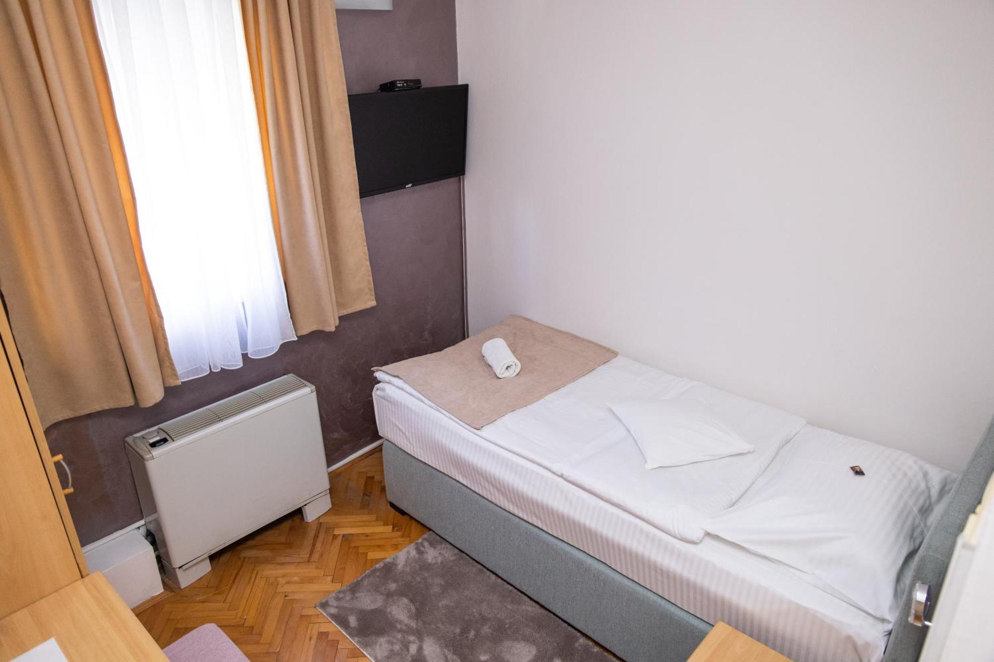 Motel New Sanatron Bosanski Novi Ngoại thất bức ảnh