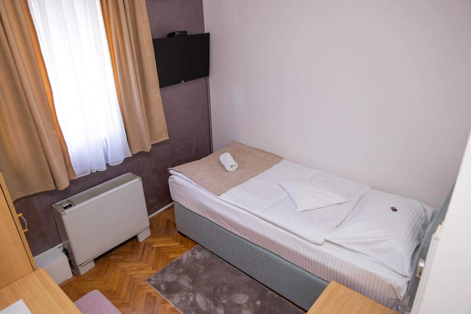 Motel New Sanatron Bosanski Novi Ngoại thất bức ảnh